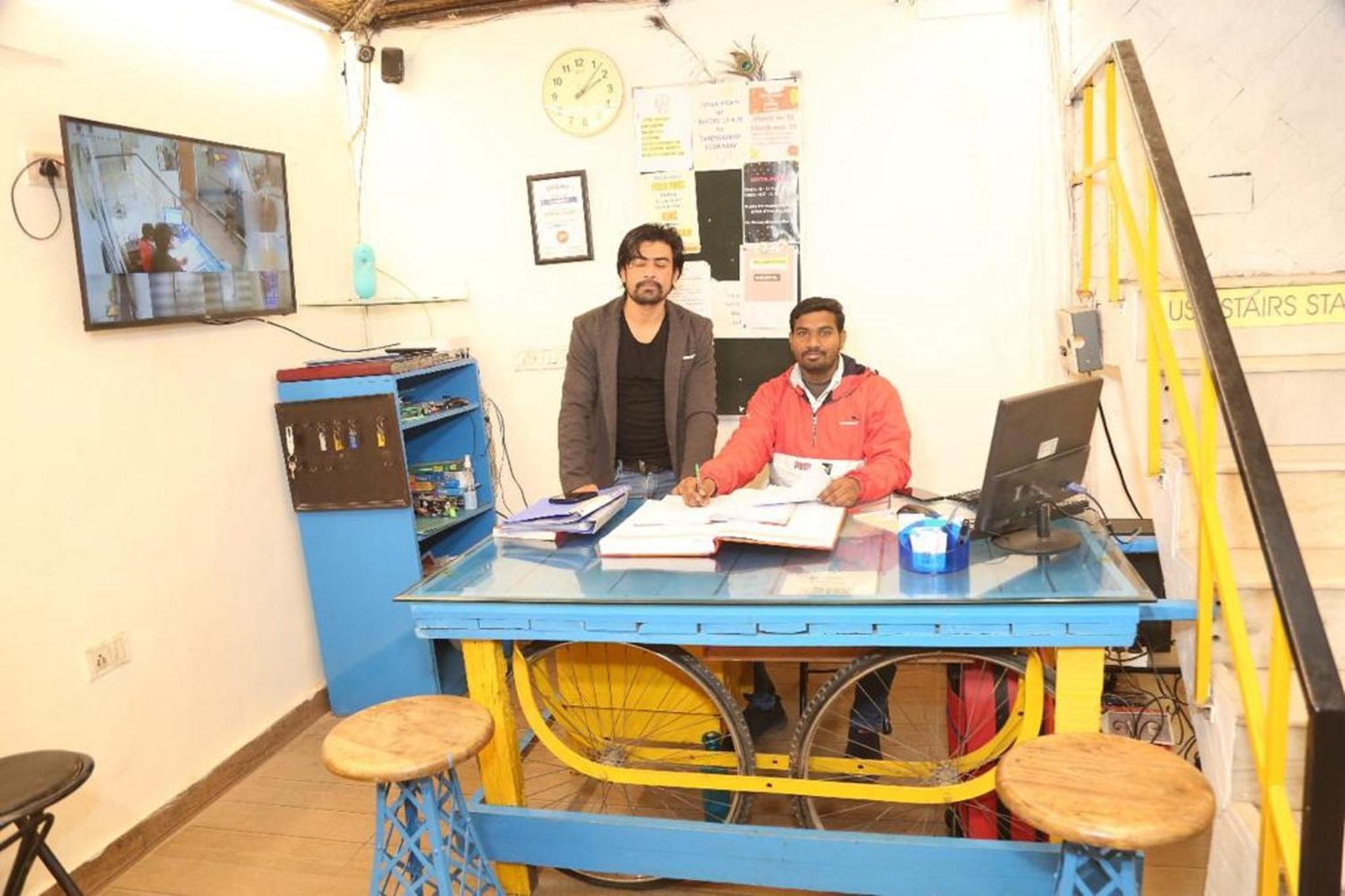 Bunk Hostel Delhi Best Backpacking Accommodation New Delhi Exterior photo
